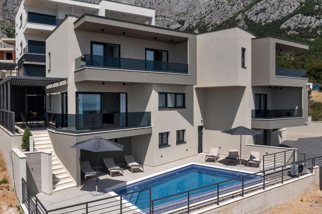 Vip With Pool * Makarska